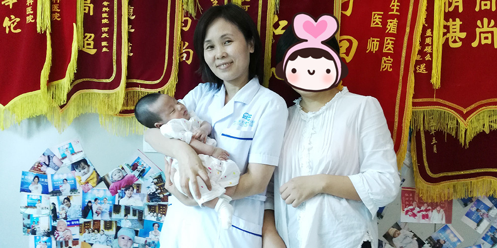 输卵管堵塞等疾病缠身2年未孕，如今怀抱乖儿来报喜